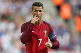 半岛体育官网-亚运会常规赛激情夜！辛纳里突外投，尤文图斯血战上海申花