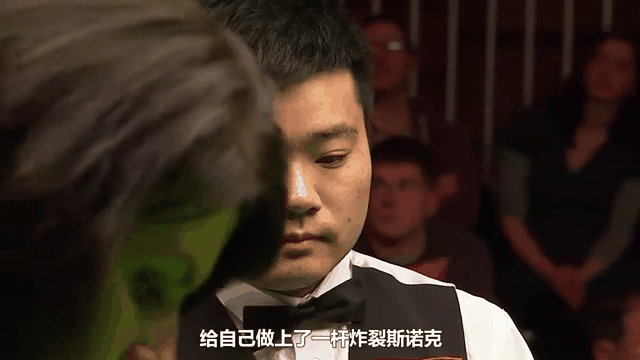 丁俊晖一次失误导致丢分，梅西主帅愤怒砸战术本！